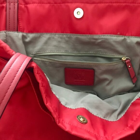 ANNE KLEIN ALLY Y2K LARGE RED NYLON TOTE BAG WEEKENDER WITH WRISTLET MAKEUP BAG - Picture 12 of 16